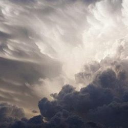 “الأرصاد”: هطول أمطار رعدية مصحوبة برياح نشطة وزخات من البَرَد على 6 مناطق بينها الشمالية