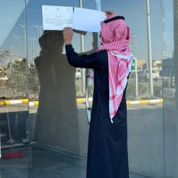 بالصور .. بلدية طريف تحرر مخالفات خلال جولاتها الرقابية على الأسواق التجارية