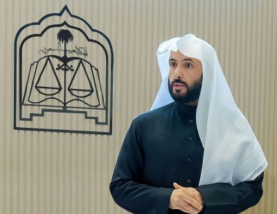 وزير العدل يوجّه بإطلاق خدمة “تحضير أطراف الدعوى” للجلسات المرئية
