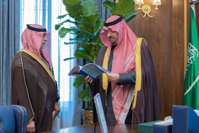 سمو أمير منطقة الحدود الشمالية يستقبل مدير فرع وزارة الموارد البشرية