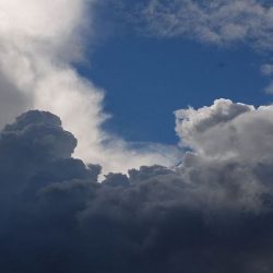 رياح قوية تترافق بهبات تتجاوز الـ70 كم وغبارٌ محتمل على شمال المملكة