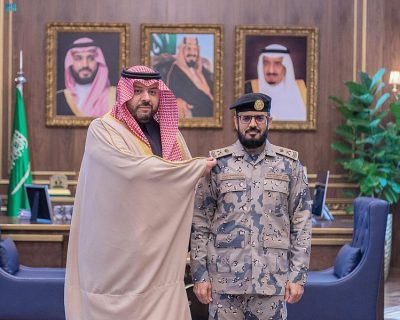 سمو أمير الحدود الشمالية يقلّد مساعد قائد حرس الحدود بالمنطقة رتبته الجديدة