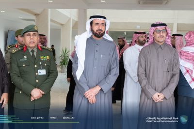 بالصور .. وزير الحج والعمرة ومدير عام الجوازات ومحافظ هيئة الزكاة والضريبه والجمارك يزوران منفذ جديدة عرعر