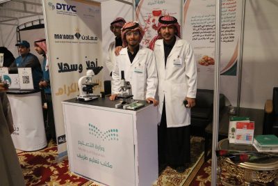 بالصور .. مكتب التعليم بطريف يشارك في مهرجان الكمأ الأول