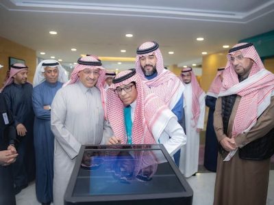 وزير التعليم يُكرّم الطلبة الفائزين بجوائز دولية ومعلميهم