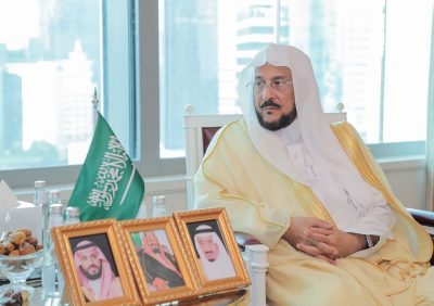 “آل الشيخ” يوجّه خطباء الجمعة القادمة بالحثّ على المشاركة بالحملة الشعبية لإغاثة سوريا وتركيا