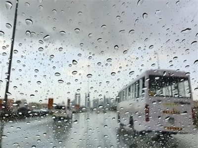 المنخفض الجوي يبتعد عن أجواء المملكة واستمرار فرص الأمطار في هذه المناطق اليوم الإثنين