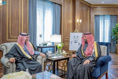 سمو أمير الحدود الشمالية يستقبل نائب وزير الموارد البشرية والتنمية الاجتماعية