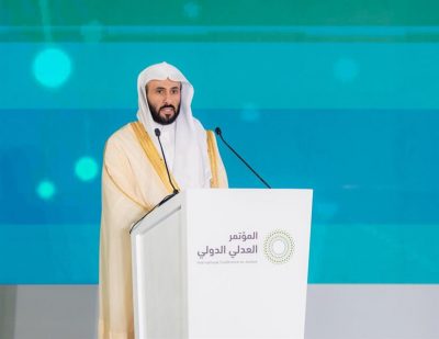 وزير العدل يسلم أول رُخَص لمكاتب قانونية دولية للعمل في المملكة