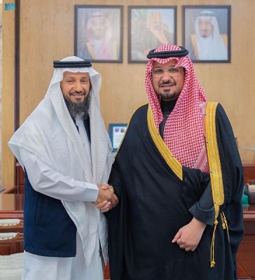 سمو نائب أمير الحدود الشمالية يستقبل النحال اليامي الحاصل على إحدى جوائز باريس العالمية للعسل