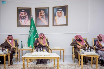سمو أمير الحدود الشمالية يقيم مأدبة إفطار لأصحاب الفضيلة ومشايخ وأهالي المنطقة