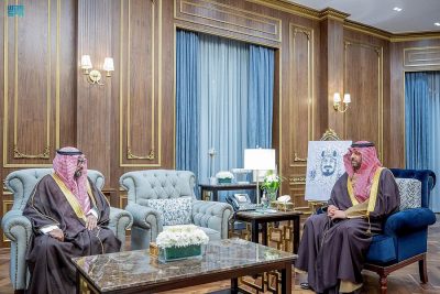 سمو الأمير فيصل بن خالد بن سلطان يستقبل أمين منطقة الحدود الشمالية المعين حديثاً
