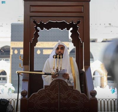 خطيب الحرم المكي يوصي بالتمسّك بآداب رمضان والتعرّض لرحمة الله وإحسانه