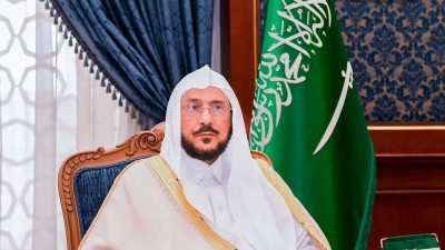 “آل الشيخ” يوجّه بجعل خطبة الجمعة المقبلة عن فضل بناء المساجد وصيانتها ونظافتها
