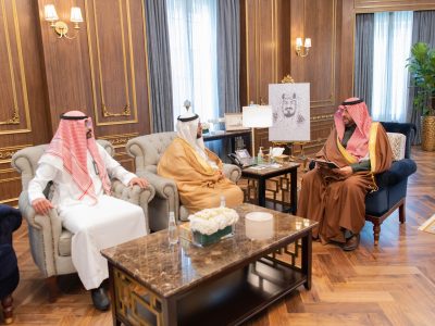 سمو الأمير فيصل بن خالد بن سلطان يستقبل مديرَي فرعي وزارة البيئة ومركز “وقاء” بالحدود الشمالية