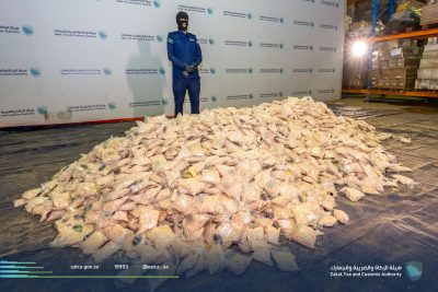 بالفيديو .. “الزكاة والضريبة والجمارك” في منفذ البطحاء تُحبط محاولة تهريب أكثر من 4 ملايين حبة كبتاجون مُخبأة في إرسالية “أفران”