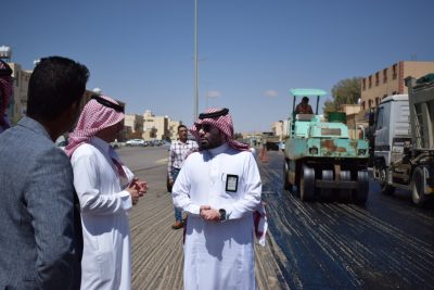 بالصور .. الوردة يتفقد ميدانيًا اعمال الارصفة والسفلتة