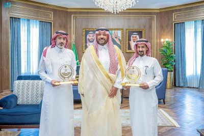 سمو أمير منطقة الحدود الشمالية يستقبل الشمري والعنزي بمناسبة تكريمهما في برنامج كفو بقناة mbc