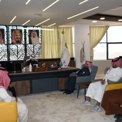 بالصور .. “الوردة” يوجه بزراعة الجزيرة الوسطية في طريق الملك عبدالعزيز وسفلتة شارع عمر بن الخطاب