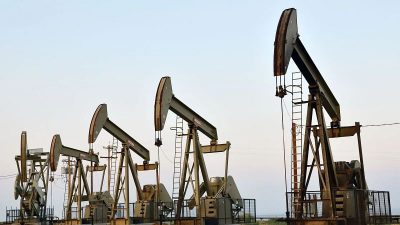 بعد قرار السعودية ودول في “أوبك+”.. أسعار النفط تقفز بنحو 5 %