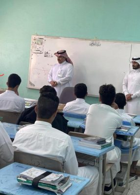 بالصور .. مدير مكتب التعليم بطريف يتفقد سير العمل في عدد من مدارس المحافظة