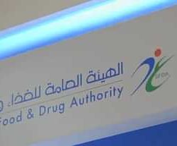 مدير مكتب التعليم بطريف يكرم الطلاب الفائزين بالمسابقات