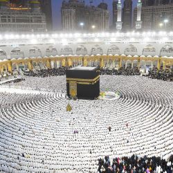بالصور .. لجنة من عدة جهات حكومية بطريف تمنع بيع بخاخات الألوان للاطفال دون سن ١٨