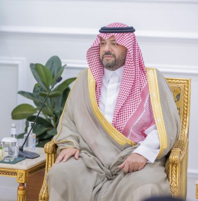 سمو أمير الحدود الشمالية يستقبل 100 متطوع ومتطوعة شاركوا في خدمة ضيوف الرحمن بمنفذ جديدة عرعر