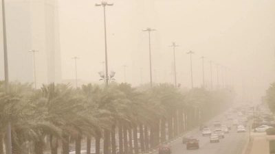 انخفاض في درجات الحرارة مع رياح نشطة مثيرة للغبار في بعض المناطق