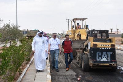 الوردة يقف ميدانيا على اعمال كشط شارع ابو بكر  رضي الله عنه