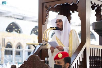 خطيب الحرم المكي: صلاة الجماعة ترسخ مفهوم اجتماع الكلمة وائتلاف صفوف المسلمين