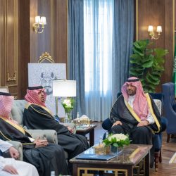 سمو أمير الحدود الشمالية يتسلّم التقرير السنوي لفرع بنك التنمية الاجتماعية بالمنطقة