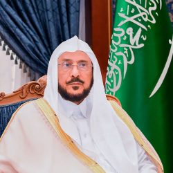 بالصور .. رئيس ‎بلدية طريف يقف ميدانياً على أعمال سفلتة طريق “علي بن أبي طالب”