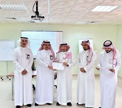 مدير مكتب التعليم بطريف يكرم المدارس الحاصلة على مراكز متقدمة في برنامج “اكتشف مسارك”