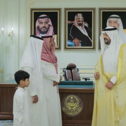 أمير منطقة الحدود الشمالية يستقبل منسوبي التعليم بمناسبة “اليوم العالمي للمعلم”