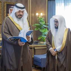 “الوردة” ينفذ جولة ميدانية للوقوف على أعمال الزراعة وتخطيط ودهان الشوارع والسفلته