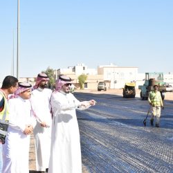 رئيس بلدية طريف يعقد اجتماعًا مع إدارة الرخص والرقابة بالبلدية
