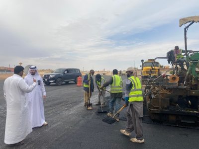 بالصور .. “الوردة” يقف ميدانياً على أعمال السفلتة في حي “سلطانة”