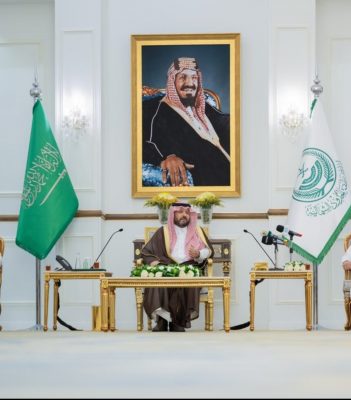 أمير الحدود الشمالية يلتقي المشاركين في ندوة ” تخصيص الأندية ودور الإعلام الرياضي”