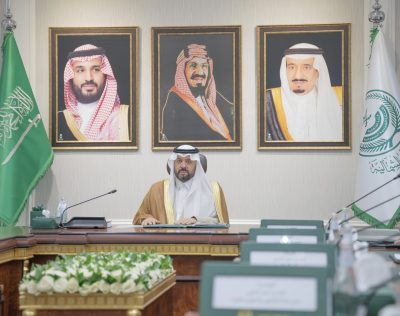 أمير الحدود الشمالية يرأس اجتماع العرض المرئي عن أعمال وخطط وبرامج شؤون الإسكان بالمنطقة