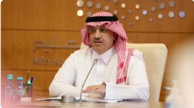 وزير التعليم يؤكّد منحَ المدارس المزيدَ من الممكنات والصلاحيات لدعم نواتج التعلم