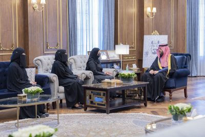 الأمير فيصل بن خالد بن سلطان يتسلم تقريرًا عن نجاح مسيرة ” كات ووك ” 2024 في الحدود الشمالية