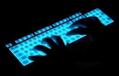 تقنيون يحذرون: عمليات احتيال بروابط مشبوهة تستغل قرار “تخفيض المخالفات”