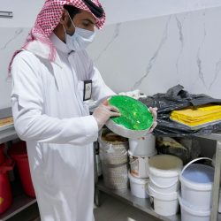 بالصور .. بلدية طريف تكثف جولاتها الرقابية اليومية على المطاعم ومحال بيع المواد الغذائية