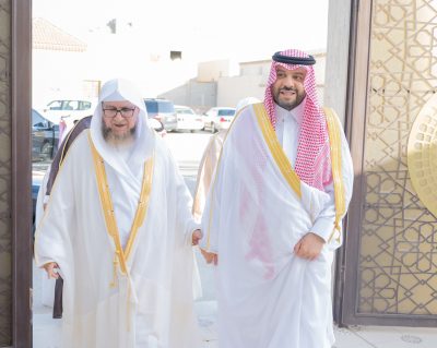 أمير الحدود الشمالية يعايد قاضي محكمة الاستئناف ورئيس المحكمة العامة