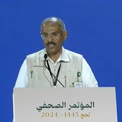 الأمير فيصل بن خالد بن سلطان بن عبدالعزيز يؤدي صلاة عيد الأضحى