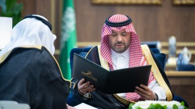الأمير فيصل بن خالد بن سلطان يطّلع على سير اختبارات وخطة النشاط الصيفي لجامعة الحدود الشمالية