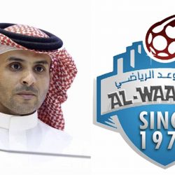 الدكتور عماد صادق المحمد يقدم التهنئة للأستاذ نايف الدغماني بمناسبة تعيينه أمينا عاماً للغرفة التجارية بالشمالية