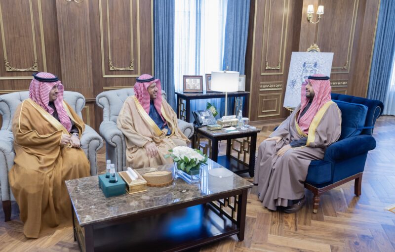 أمير الحدود الشمالية يستقبل رئيس مجلس إدارة المعهد السعودي للتعدين بمناسبة تقاعده