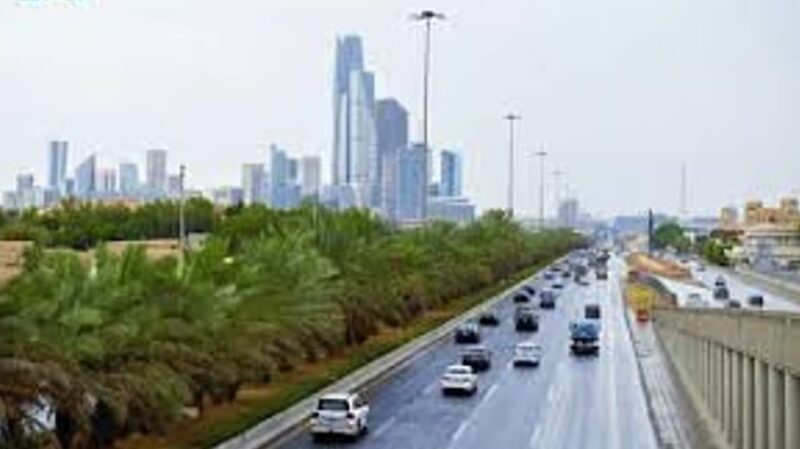 “الأرصاد”: أمطار رعدية مصحوبة بزخات من البرد ورياح نشطة على عدة مناطق